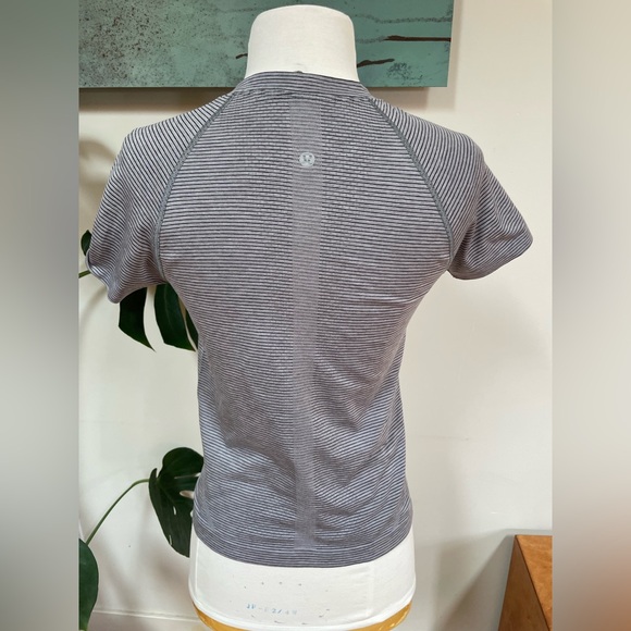 Lululemon Swiftly Short Sleeve Shirt - Picture 2 of 5